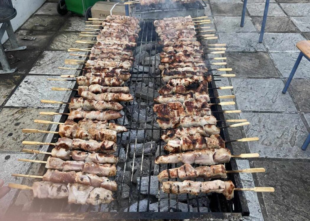 Πόσο θα κοστίσει φέτος το τραπέζι της Τσικνοπέμπτης