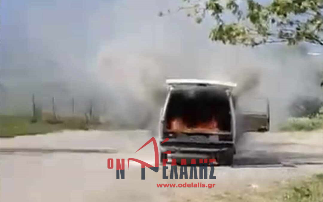 ΤΩΡΑ: Καίγεται αυτοκίνητο έξω από τον Λόφο {ΕΙΚΟΝΕΣ & ΒΙΝΤΕΟ}