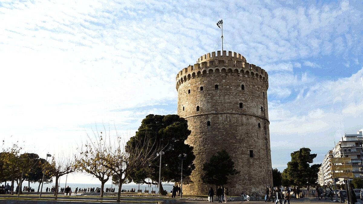 Θεσσαλονίκη: Άνδρας έπεσε από τον Λευκό Πύργο & σκοτώθηκε (ΒΙΝΤΕΟ)