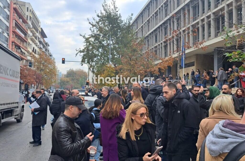 Θεσσαλονίκη: Εκκενώθηκε το Δικαστικό Μέγαρο μετά από τηλεφώνημα για ισχυρό εκρηκτικό μηχανισμό (φώτο & video)