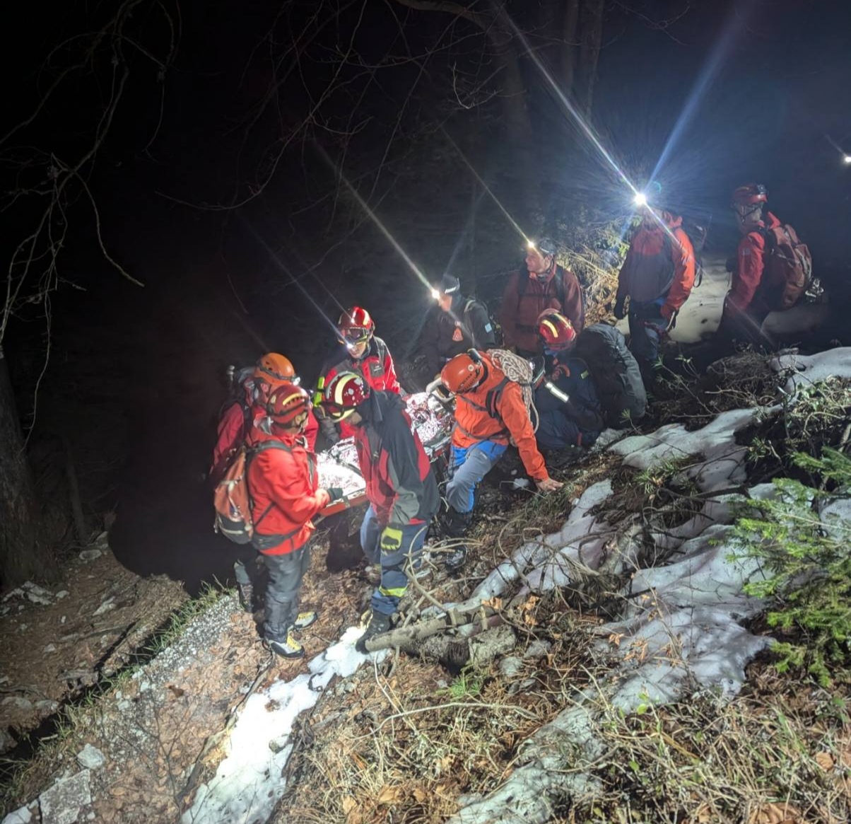 36χρονη τραυματίστηκε στον Όλυμπο – Επιχείρηση μεταφοράς από Πυροσβεστική και 2η ΕΜΑΚ