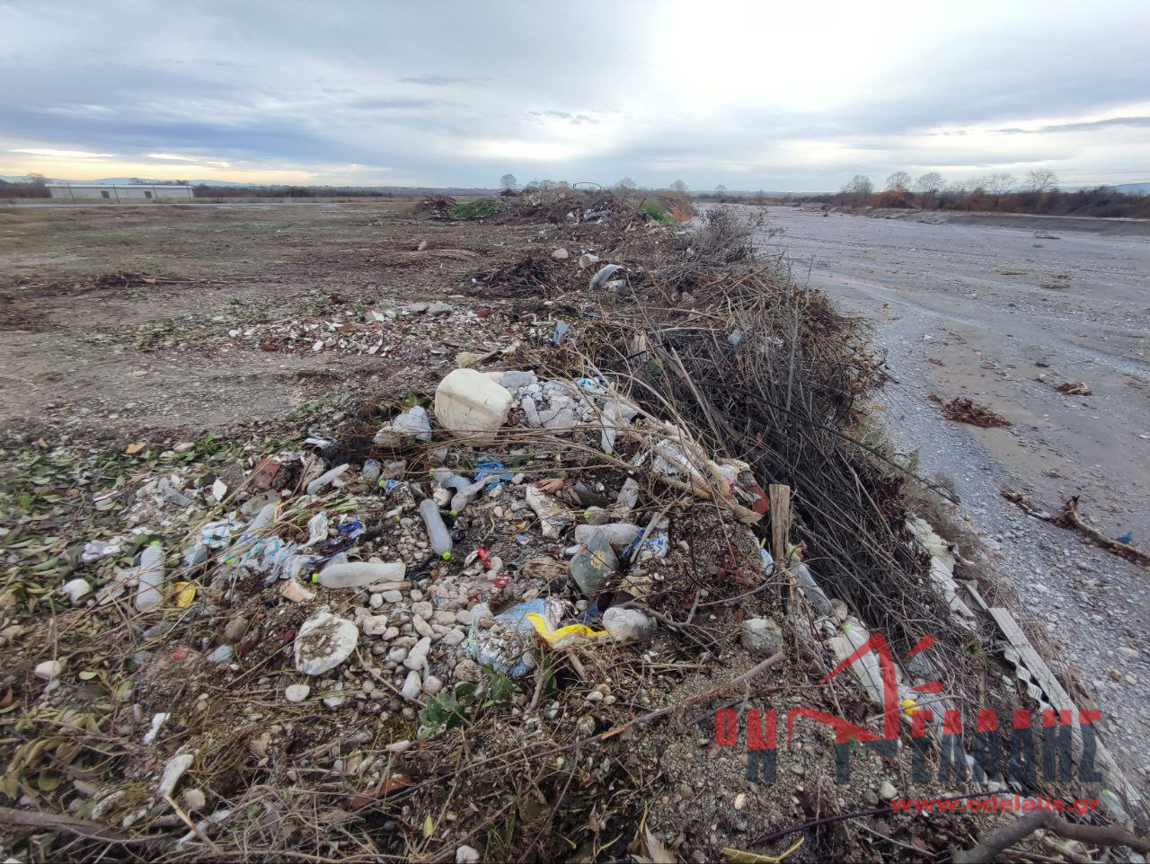 Μισές δουλειές στον Δήμο Δίου-Ολύμπου – Μπάζα παραμένουν στην κοίτη του Ξηρολακιού