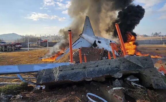 Αεροπορική τραγωδία στη Νότια Κορέα: Τι έδειξαν τα “μαύρα κουτιά” του αεροπλάνου