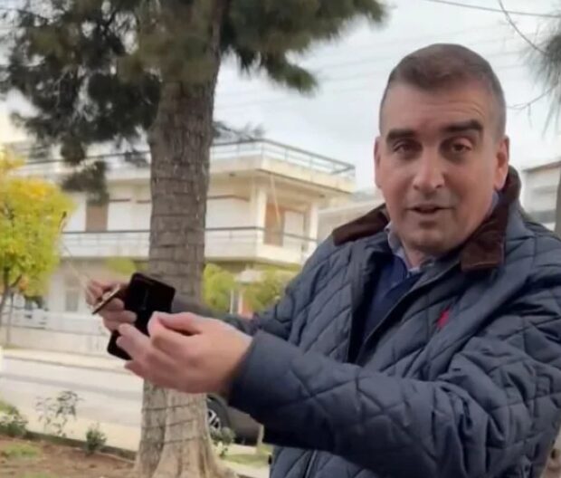 «Νόμιζα ότι τα είχα δει όλα στη ζωή»: Έκλεψαν το γκαζόν του δήμου Ελληνικού (video)