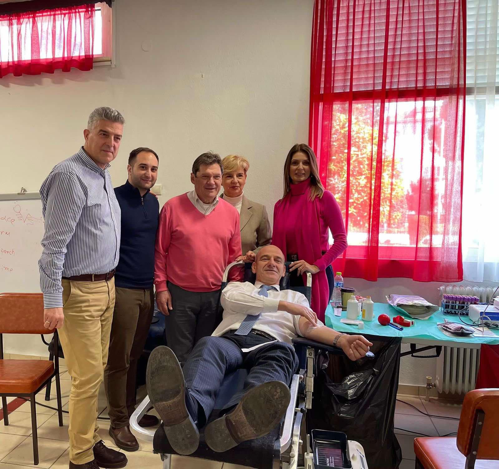 Αθρόα συμμετοχή, έκδηλη ικανοποίηση και περίσσευμα προσφοράς στην εθελοντική αιμοδοσία του Πολιτικού Γραφείου του Φ. Μπαραλιάκου