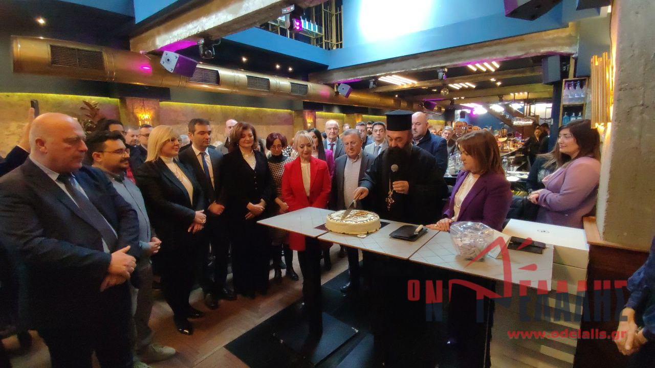 Ο Δικηγορικός Σύλλογος έκοψε την πρωτοχρονιάτικη πίτα στο Freud – Πλούσιο φωτορεπορτάζ