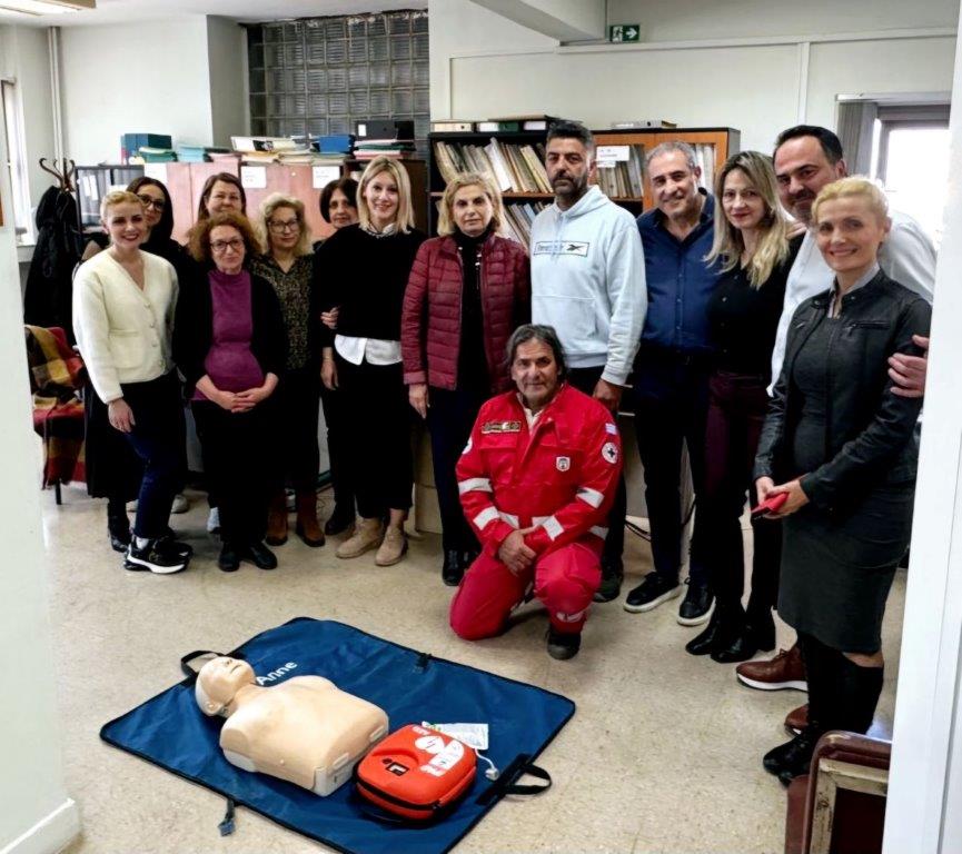 Δωρεά απινιδωτή από την εταιρεία «Lifeguard Patrol» στη Διεύθυνση Πρωτοβάθμιας Εκπαίδευσης Πιερίας