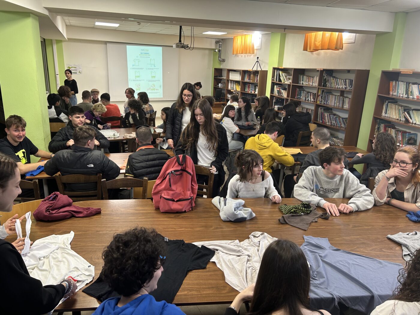 Επαναχρησιμοποίηση ρούχων – Συμμετοχή των Εκπαιδευτηρίων ΠΛΑΤΩΝ στην Παγκόσμια Καμπάνια «Sew New Life» 