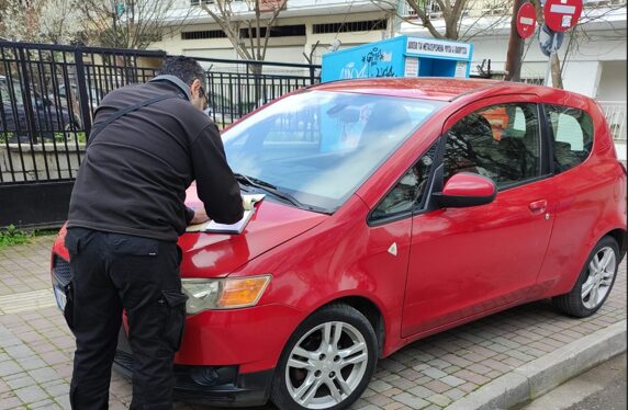 Πεζοδρόμια για τους πεζούς στον Δήμο Κατερίνης: Καθημερινή «μάχη» της δημοτικής αστυνομίας με την παράνομη στάθμευση