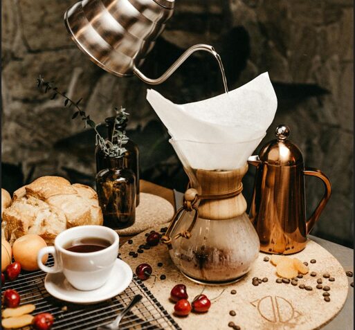 Επιστήμονες αποκάλυψαν το «μυστικό» για πιο δυνατό καφέ φίλτρου, χωρίς επιπλέον δόση