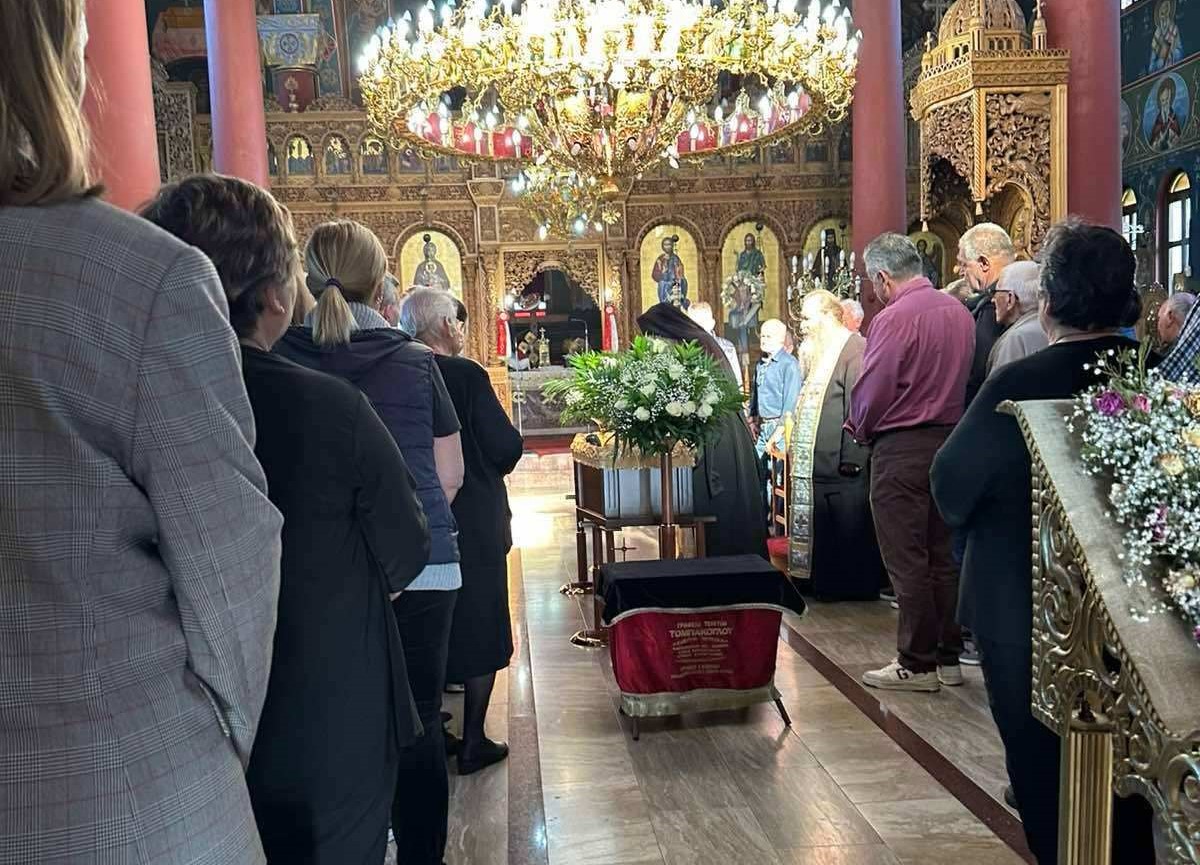 Σε λαϊκό προσκύνημα το σκήνωμα του πατρός Δημητρίου Κουτσιμάνη στον Δίον