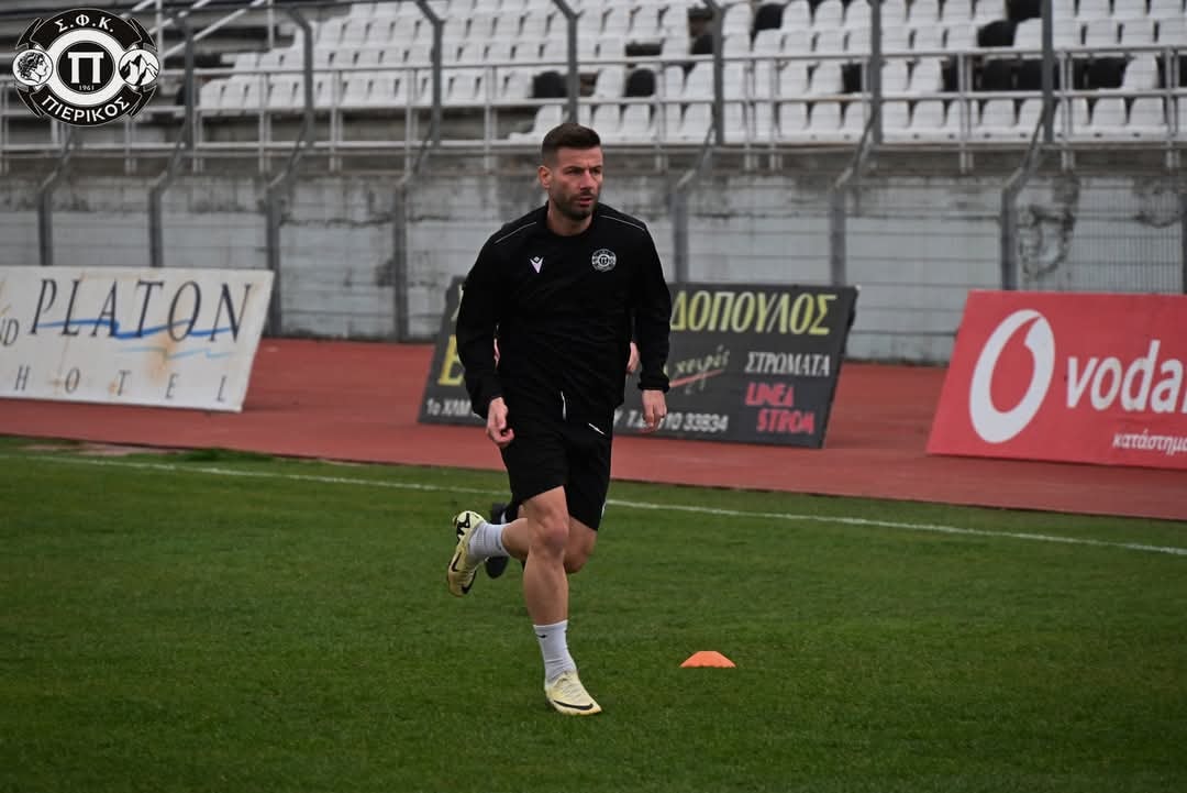 Λόρενς Κέρι – pierikos f.c. 1961 – Το τρόπαιο στον Λόρενς Κέρι με 26 τέρματα