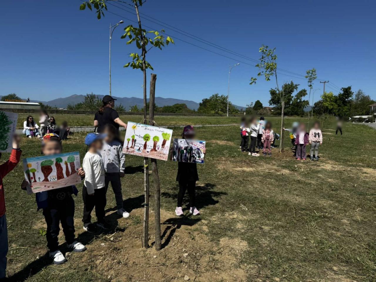 Μικροί Μαθητές, μεγάλη προσφορά: Φύτευση δέντρων στον Λεύκο με τη συνεργασία Αντιδημαρχίας Πρασίνου και 4ου Νηπιαγωγείου
