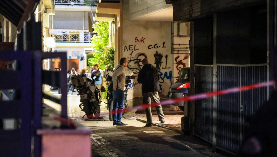 Λάρισα: Ποινική δίωξη για ανθρωποκτονία από πρόθεση στον 21χρονο μητροκτόνο – «Δεν με άφηνε σε ησυχία»