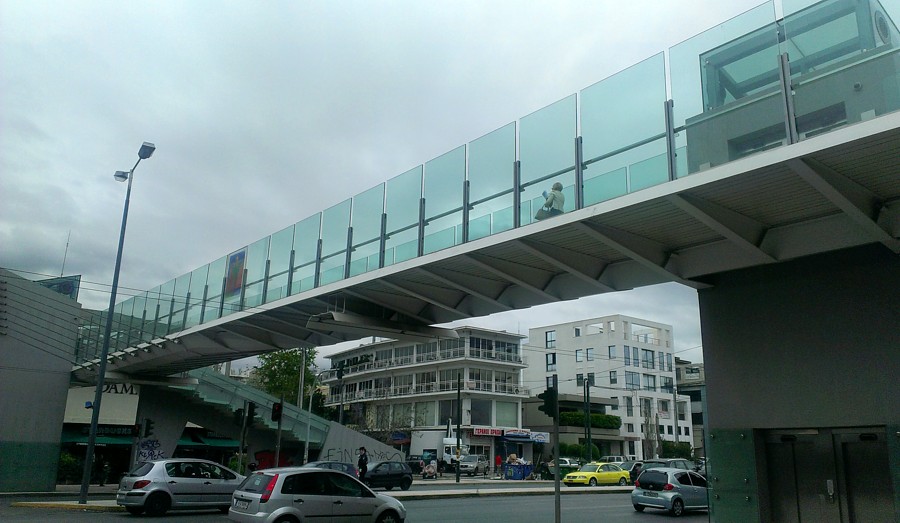 Μια πεζογέφυρα μνήμης και θυσίας: Η ιστορία του 15χρονου Σόλωνα