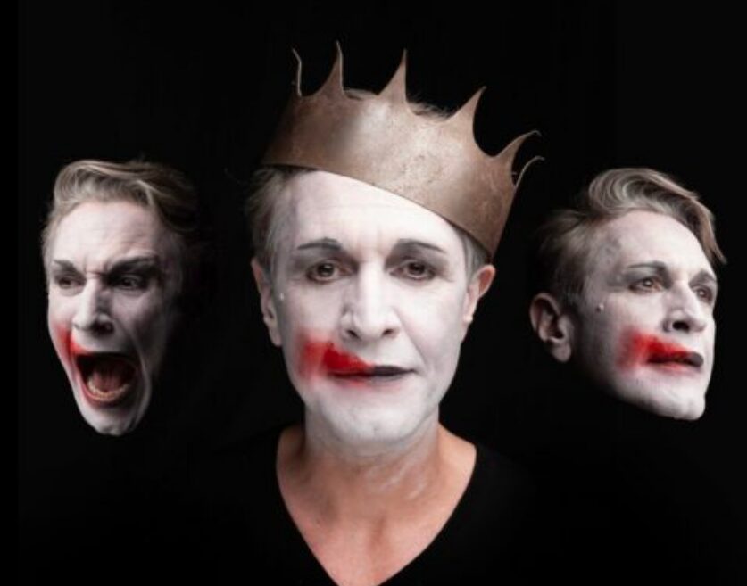 Ο Αιμίλιος Χειλάκης είναι ξανά «Μόνος με τον Άμλετ»!