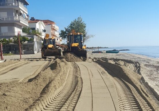 Δήμος Κατερίνης: Παρεμβάσεις καθαρισμού & διαμόρφωσης της άμμου στην Παραλία