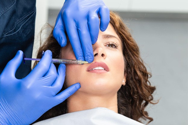 Ποιες αισθητικές επεμβάσεις μπορούν να βελτιώσουν το χαμόγελό σας