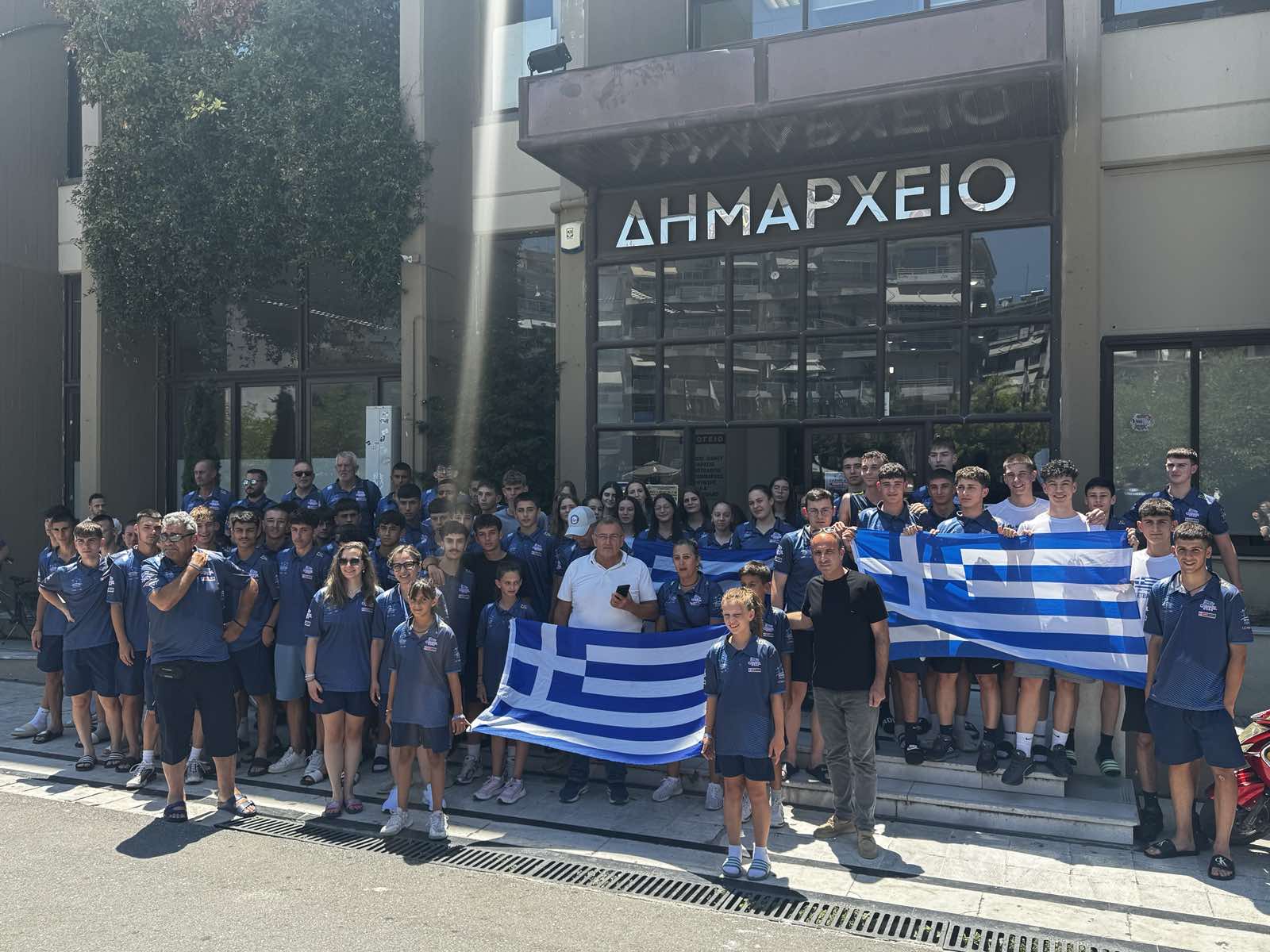 Μετάλλια, χαμόγελα και συγκίνηση στην επιστροφή των «χρυσών παιδιών»