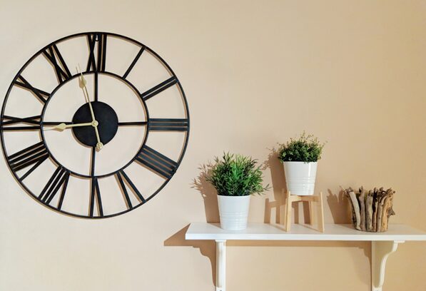 Καλοκαιρινή διακόσμηση για το εξοχικό: Ιδέες με πόστερ και διακοσμητικά τοίχου