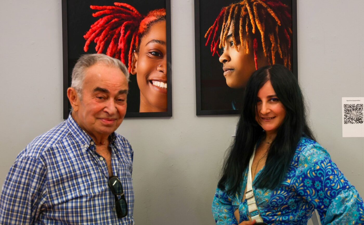 Ο καθηγητής Γιώργος Πιπερόπουλος στην έκθεση φωτογραφίας «Joyful Moments»