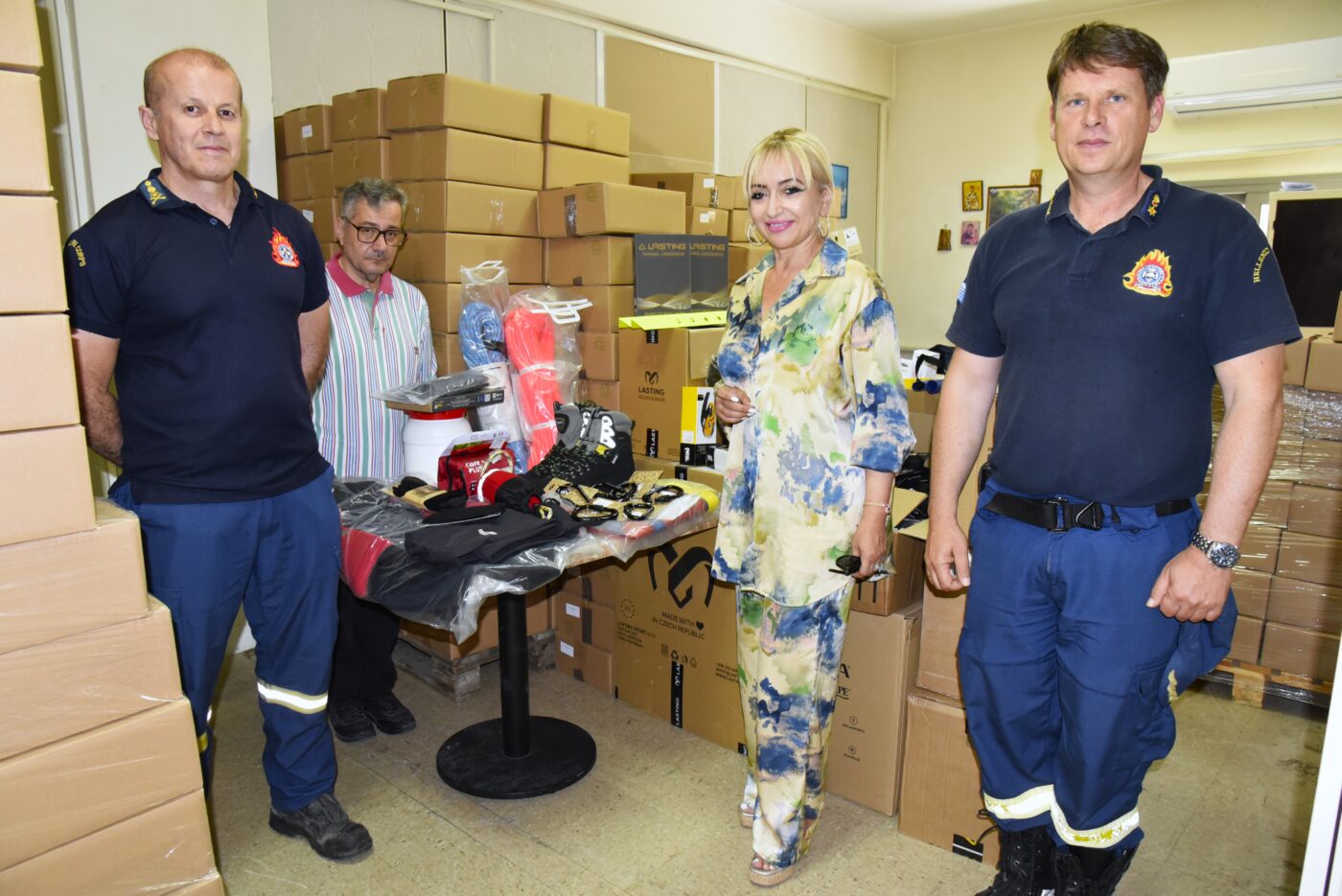 Π.Ε. Πιερίας | Δωρεά ορειβατικού εξοπλισμού στους Πυροσβέστες αποστολών διάσωσης στον Όλυμπο