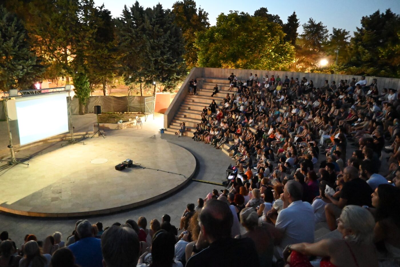 Καταχειροκροτήθηκε η βραβευμένη ταινία «Ηρωικά χαμένοι»