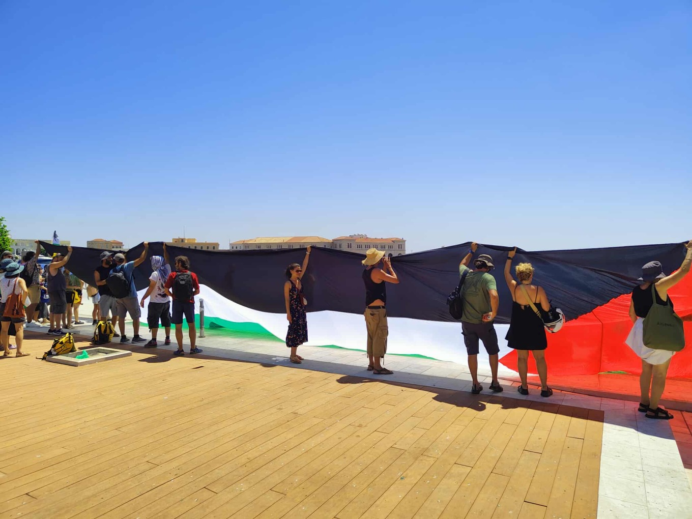 «Αντισημιτισμός και φασισμός»: Κυβερνητική καταδίκη για το «μπλόκο» στη Σύρο