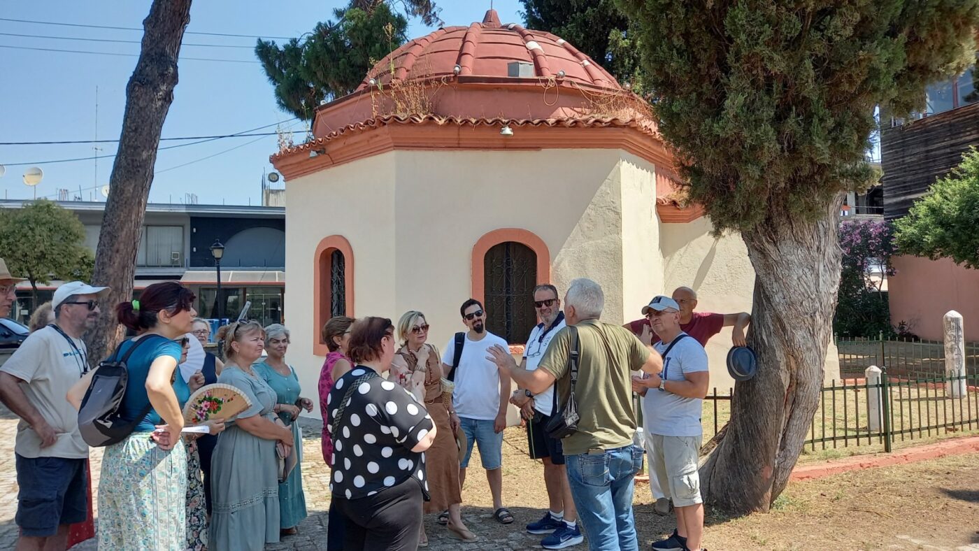 Ιστορικός περίπατος στο πάρκο και στον Τεκέ με τους Φίλους του Μουσείου