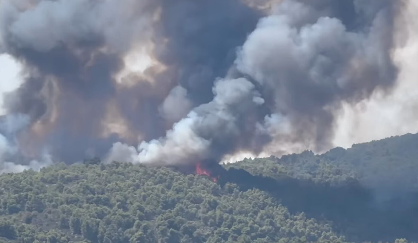 Μάχη με τις φλόγες στη Βουρβουρού Χαλκιδικής