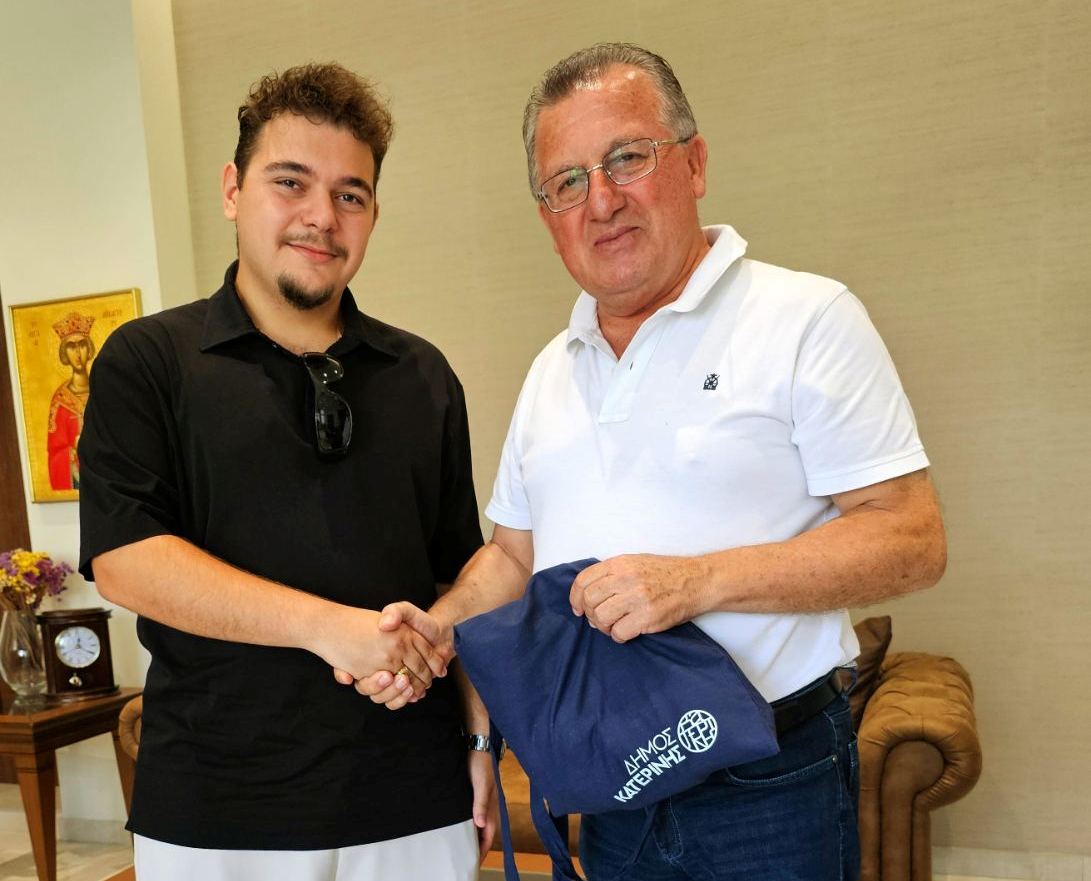 Στον δήμαρχο ο Κατερινιώτης φοιτητής που συμμετέχει στην κατασκευή του 1ου ελληνικού νανοδορυφόρου