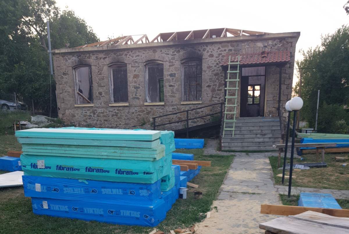 Περιβαλλοντικός – Πολιτιστικός Σύλλογος Ελαφίνας | Ξεκίνησε η αναστήλωση του παλιού πέτρινου Σχολείου της Ελαφίνας