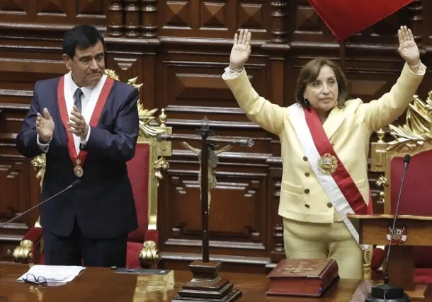 Σάλος στο Περού: Η Πρόεδρος έδωσε γενναία αύξηση στο… μισθό της!