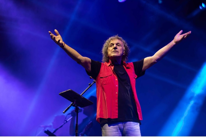 Μικρό ατύχημα για τον Βασίλη, αναβάλει τη συναυλία του