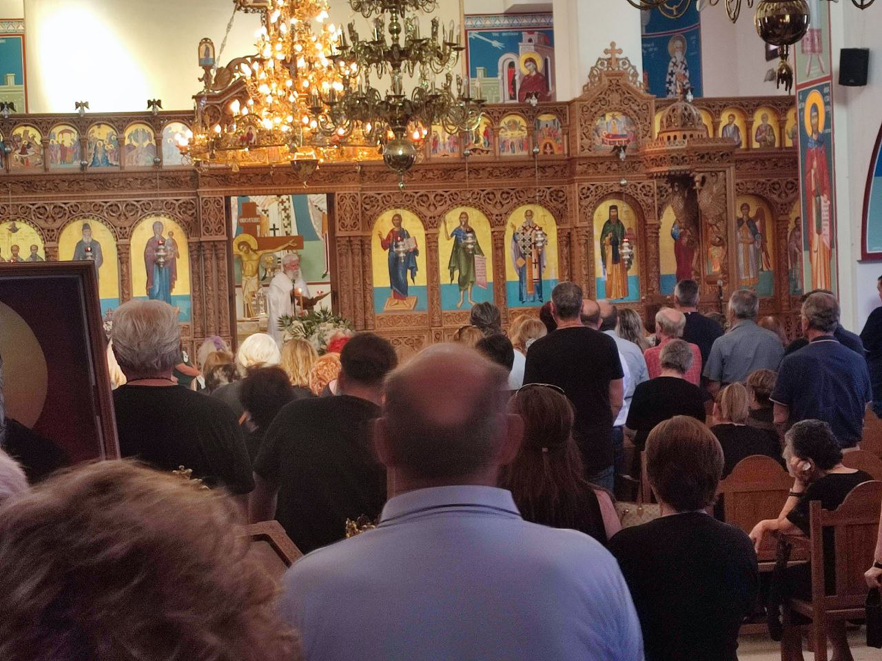 Πλήθος κόσμου στο τελευταίο αντίο στον Ιωάννη Καρανάτσιο