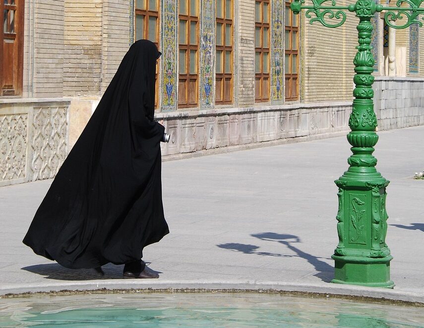 Μαύρη χρονιά για τα ανθρώπινα δικαιώματα στο Ιράν: Πάνω από 1.500 θανατικές ποινές