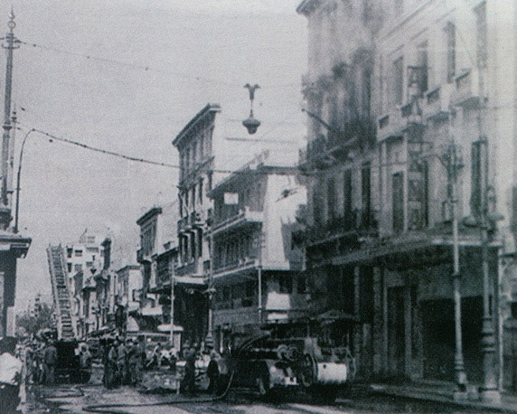 Οι ήρωες της ΠΕΑΝ ανατινάζουν το κτίριο της ΕΣΠΟ