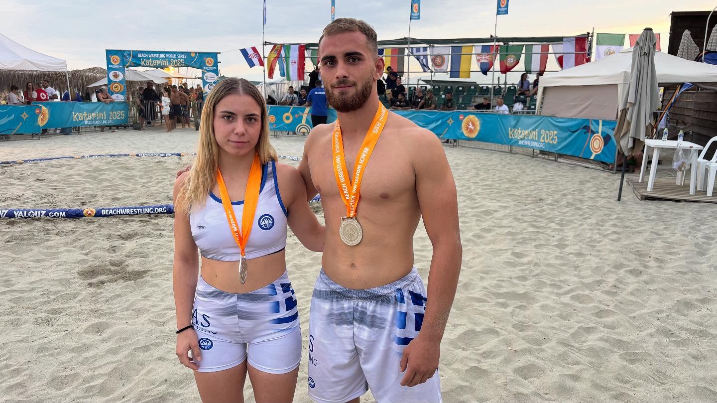 Παραλία Κατερίνης: Ασημένιοι Παπαδοπούλου και Καρνάβας στο Beach Wrestling U20