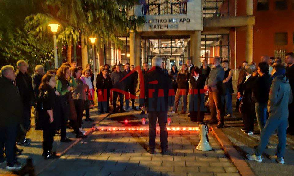 Δικαστήρια Κατερίνης | Σιωπηλή διαμαρτυρία με αίτημα: δικαιοσύνη για τα Τέμπη (vid)