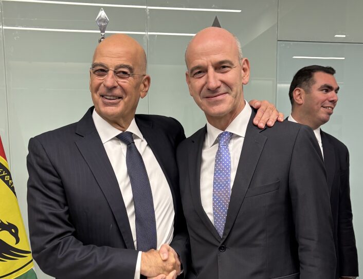 Στα εγκαίνια της νέας βιοκλιματικής όψης του κτιρίου του Υπουργείου Εθνικής Άμυνας ο Φ. Μπαραλιάκος