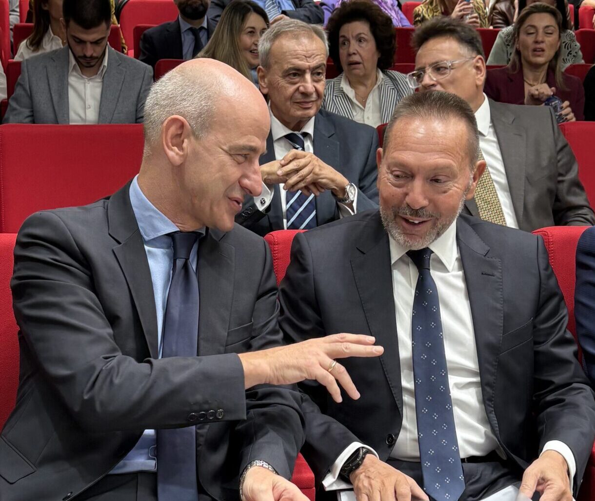 Μπαραλιάκος – Στουρνάρας για τις εξελίξεις της οικονομίας 