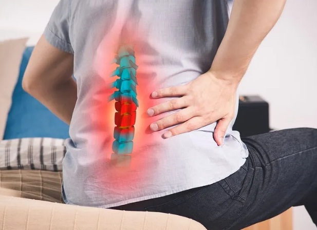 Πόνος στη μέση: Νέα μελέτη αποκαλύπτει σύνδεση με χρόνιες παθήσεις