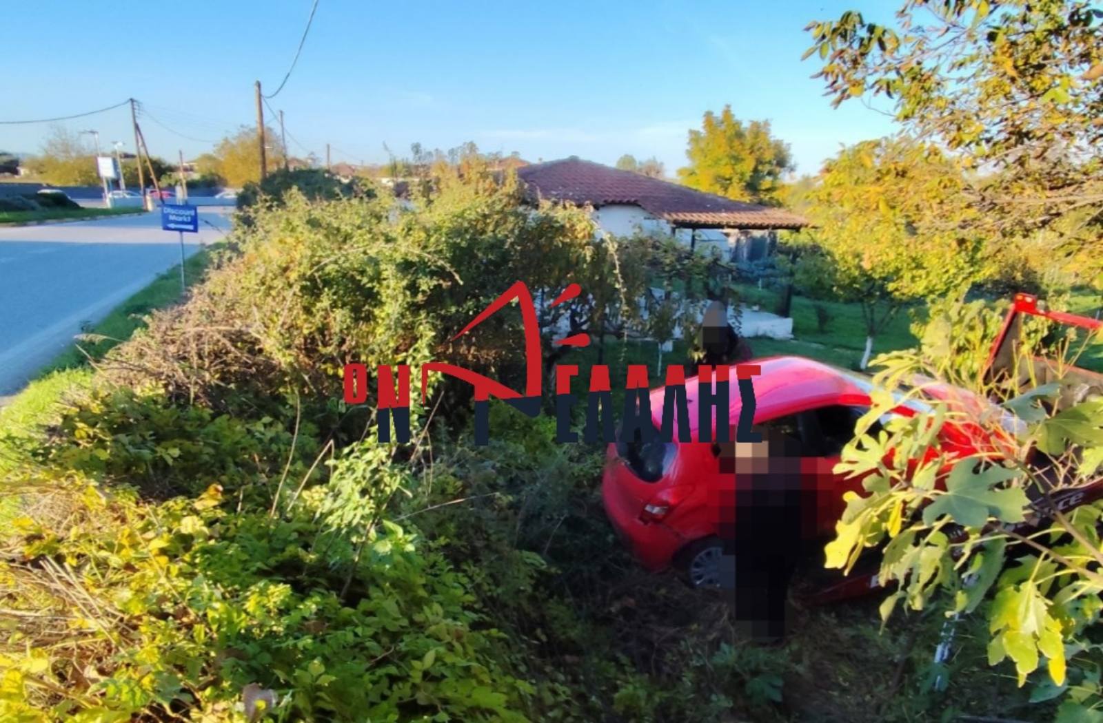 Ν. Έφεσος: Όχημα “κατέληξε” σε αυλή σπιτιού!