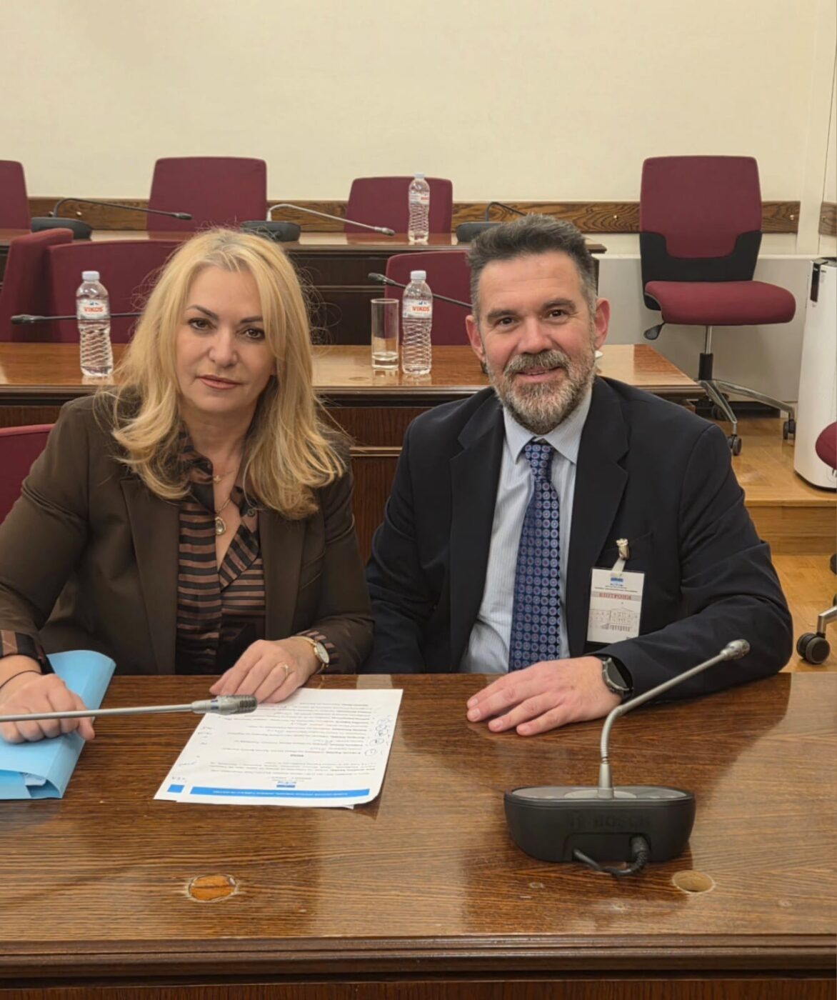 Άννα Μάνη-Παπαδημητρίου: Με τον Γιώργο Καπετανάκη στη Βουλή για το νομοσχέδιο του Εργοστασίου Τεχνητής Νοημοσύνης – ΦΑΡΟΣ Α.Ε.