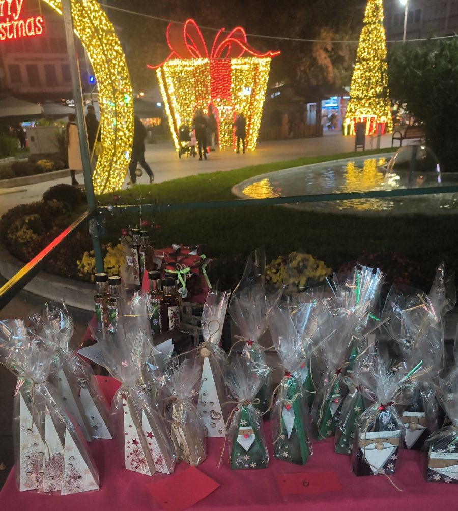 Χριστουγεννιάτικο bazaar από το ΕΝ.Ε.Ε.ΓΥ.-Λ. Κατερίνης στον πεζόδρομο