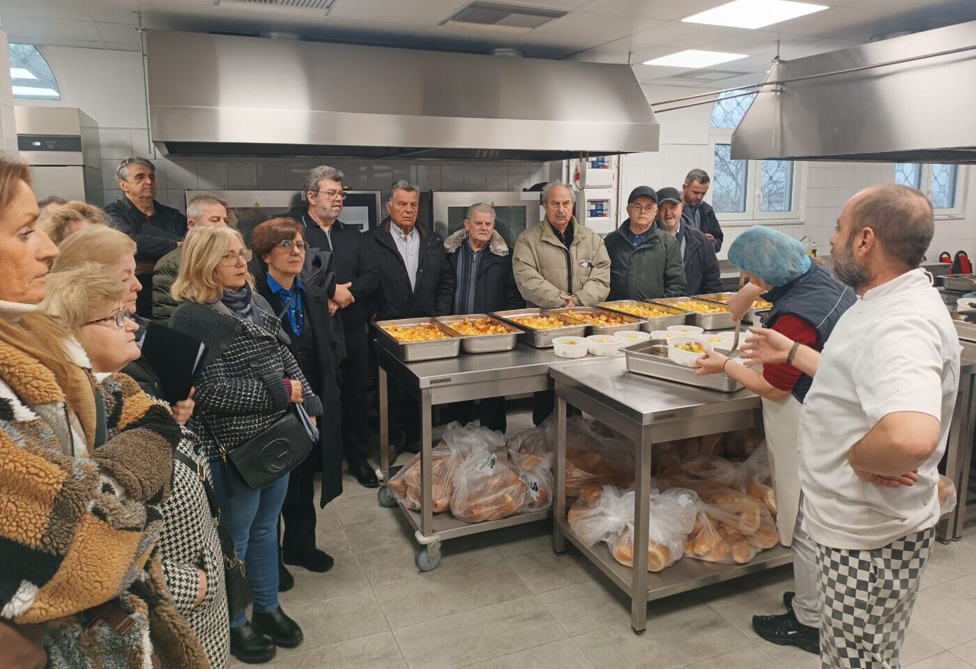 “Δρυάνιστα”: Ευχές και κάλαντα σε δομές της Μητρόπολης