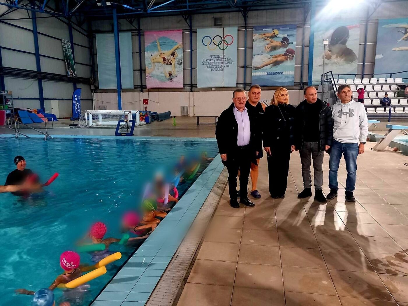 Μαθήματα κολύμβησης για τους μαθητές: Επίσκεψη της Π. Τριανταφυλλίδου στο κολυμβητήριο
