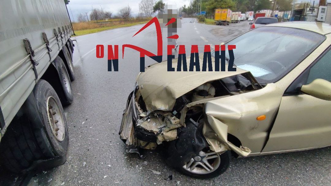 Πιερία: Αυτοκίνητο «καρφώθηκε» κάτω από νταλίκα (vid)