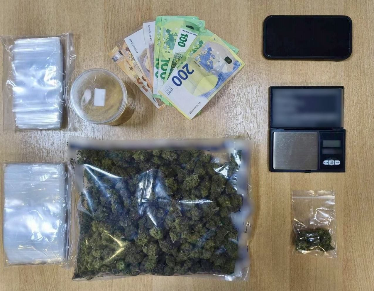 Πιερία: Δύο συλλήψεις για ναρκωτικά μετά από έρευνες σε σπίτια