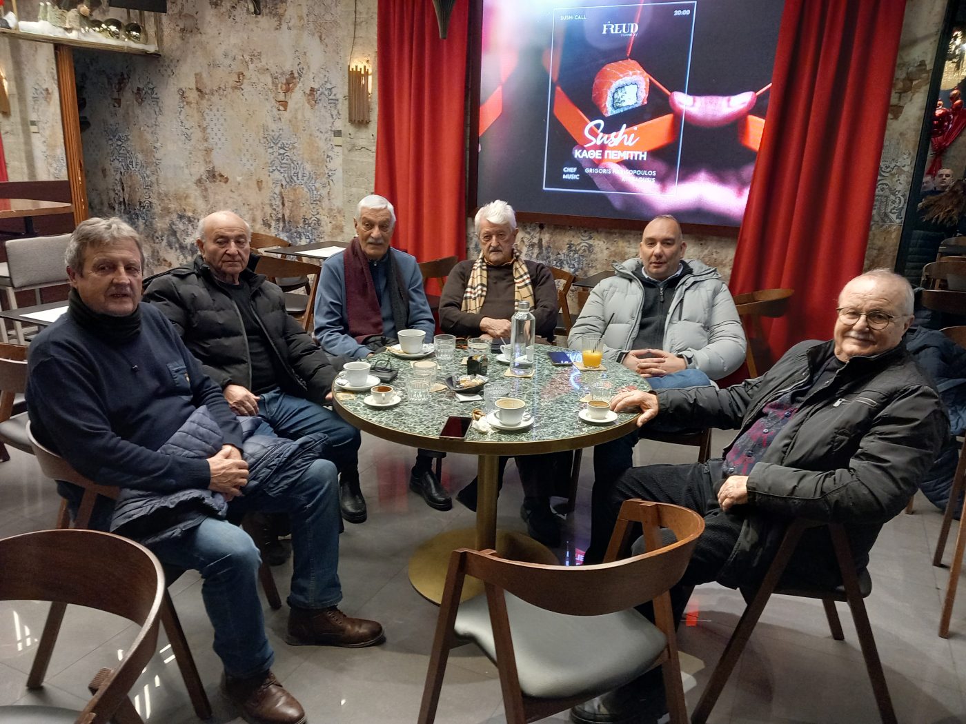 Προετοιμάζοντας την κοπή της Βασιλόπιτας του Σ.Φ.Κ. Πιερικός